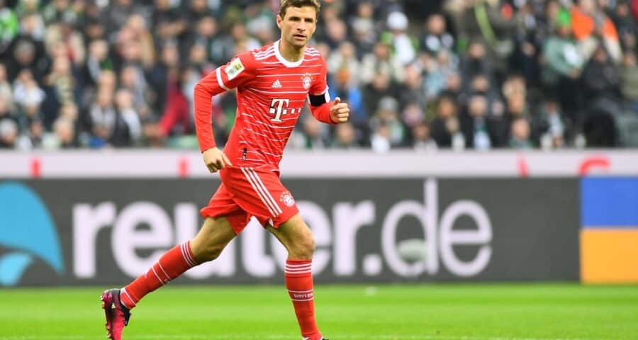 MÖNCHENGLADBACH, DEUTSCHLAND - 18. FEBRUAR 2023: Thomas Müller. Das Fußballspiel der Bundesliga Borussia Mönchengladbach gegen Bayern München